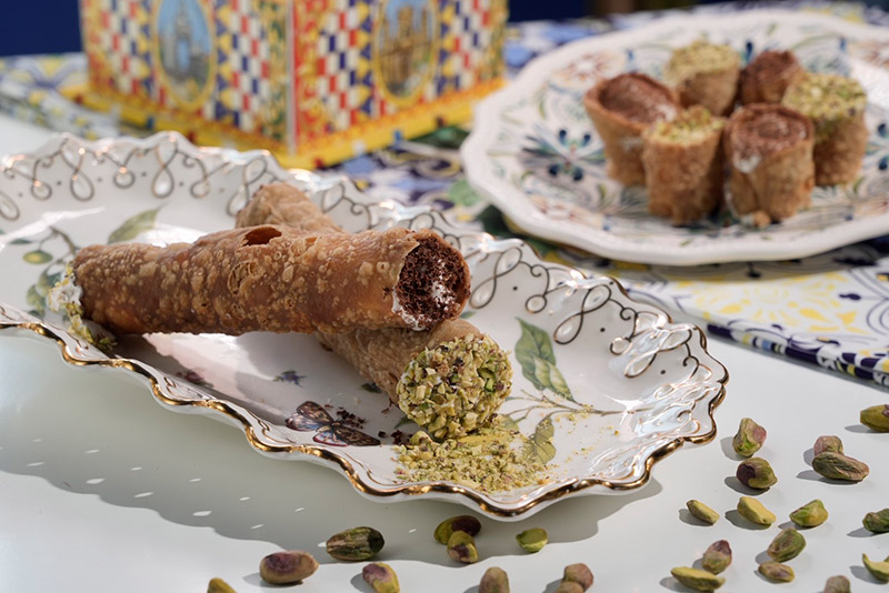 Cannoli siciliani with pistachio on a painted Sicilian plate at Mandorla, Chiang Mai